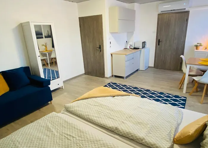 Oazis Apartmanhaz Balatonalmadi